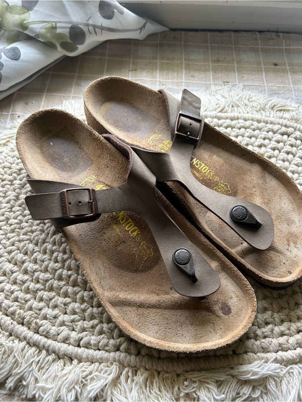 Birkenstock thongs size 42
